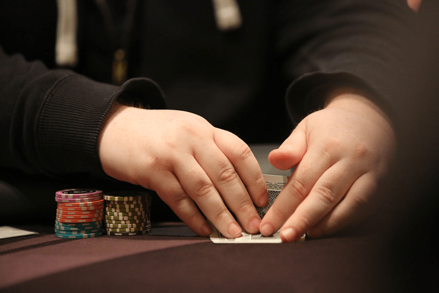 Dành chiến thắng với 4 mẹo chơi Poker