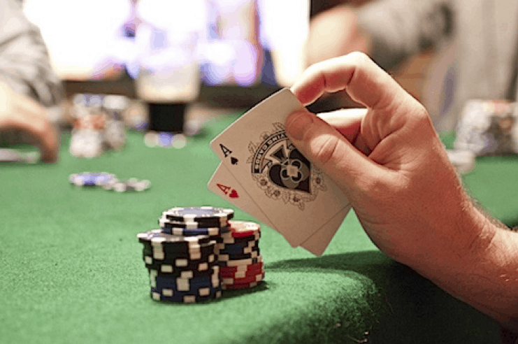 Cách chơi với nhiều chip trong các giải đấu Poker