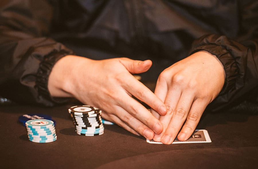 Poker trực tuyến và suy nghĩ cần loại bỏ