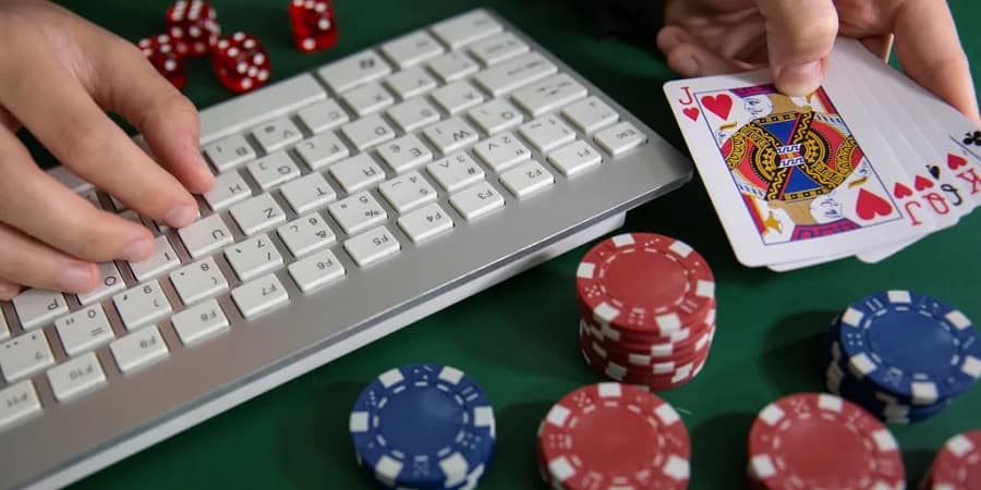 Giải thích cụ thể về quá trình chơi trong tựa game Blackjack?