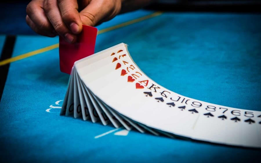 Chơi Blackjack như thế nào? Những đặc điểm của trò chơi này ra sao?