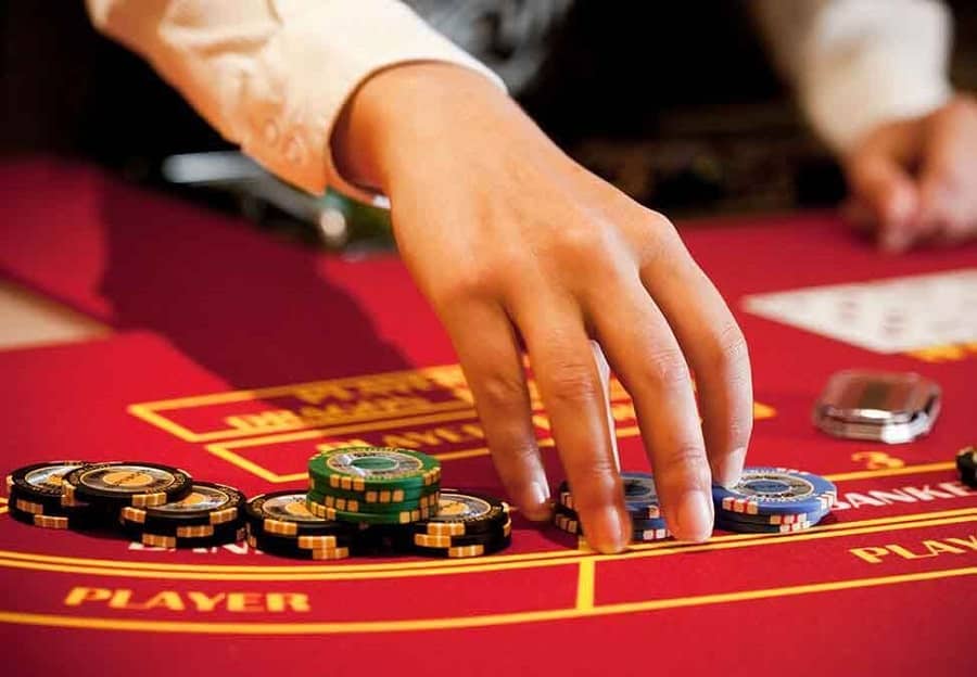 Phân tích chi tiết kỹ thuật canh bài khi chơi Baccarat online?